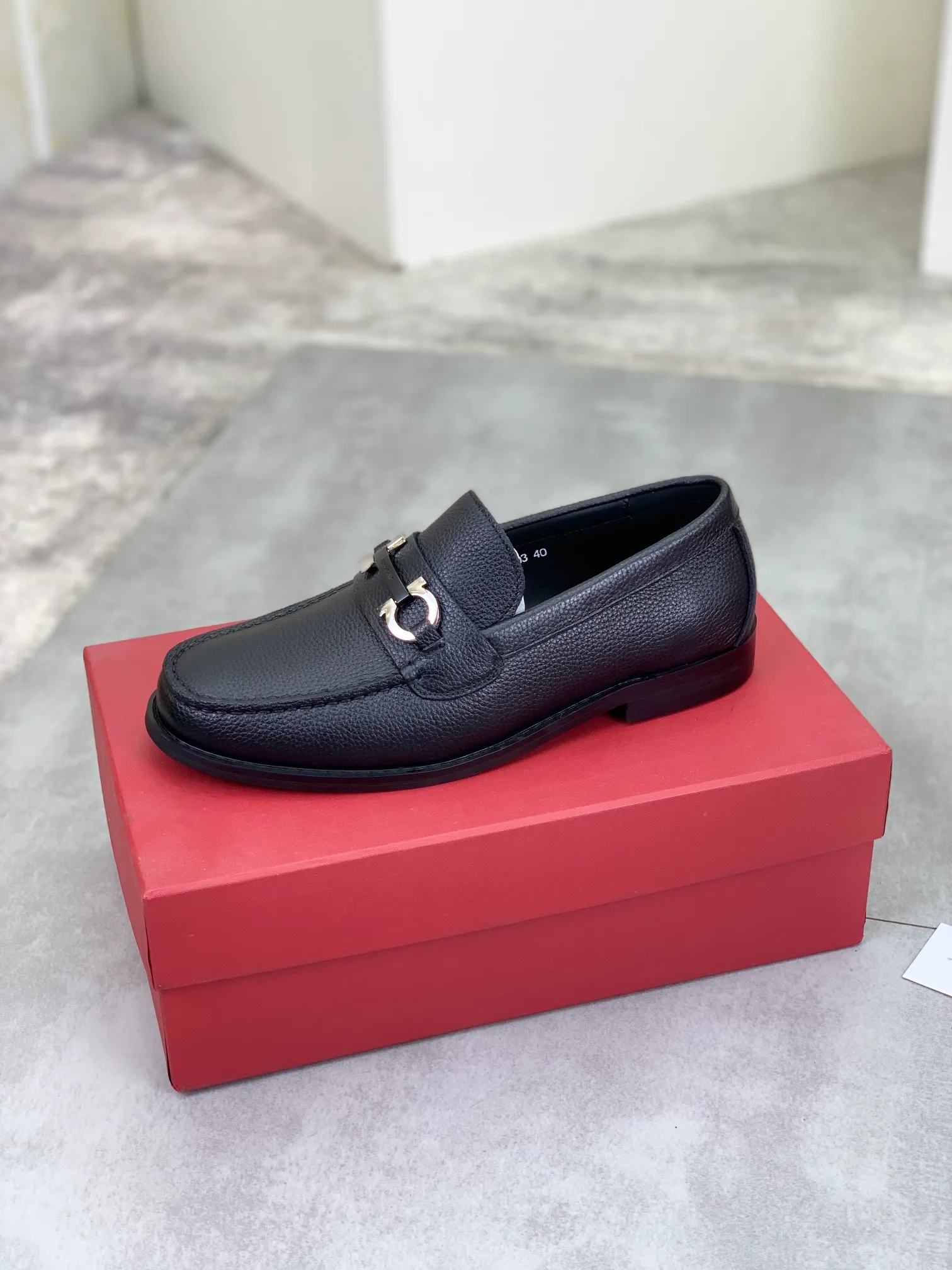 Men's Men's Shoes 💰P460💰[New Style] Water-dyed Niuli 🆘[Salvatore Ferragamo] Ferragamo's latest casual business leather shoes for men! Available at counters simultaneously! The fabric is made of specially imported original calfskin, the lining is made of imported water-dyed cowhide, and the original combination outsole is absolutely luxurious and leads the fashion trend. Matching code: 38-45; 3️⃣ colors available